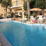 Lion's Hotel