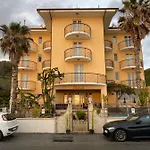 Lion's Hotel