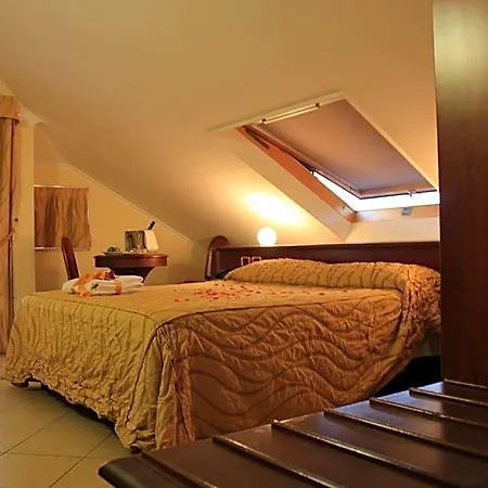Lion's Hotel 3*