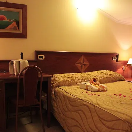 Lion's Hotel 3*