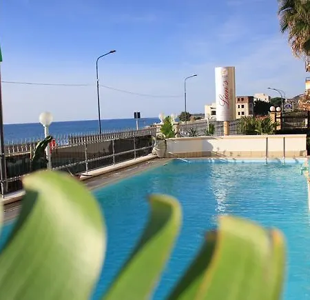 Lion's Hotel 3*